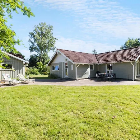 Four-bedroom In Casa de Férias Dronningmølle