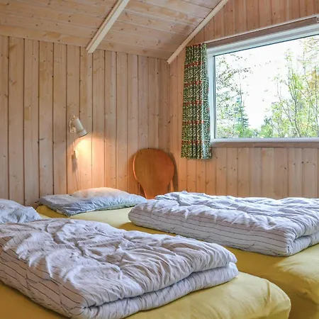 Dom wakacyjny Four-bedroom In