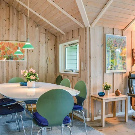 Casa de Férias Four-bedroom In Dronningmølle